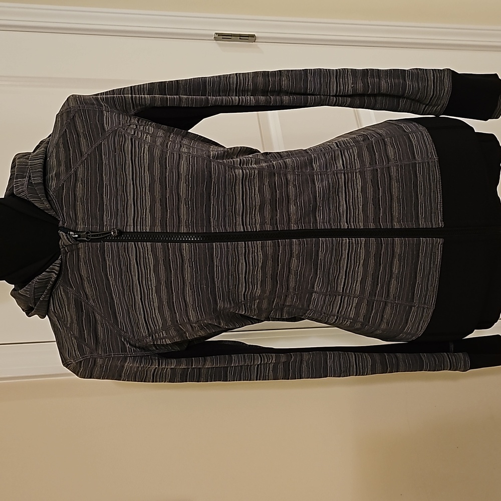 259. Lululemon Daily Practice Jacket